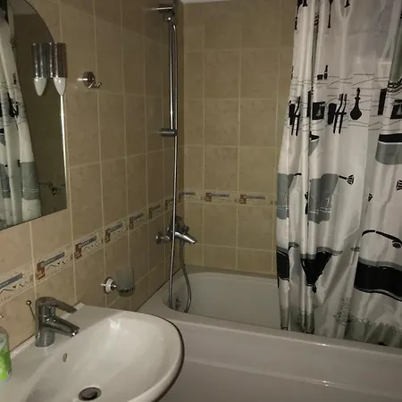 Daire Modern, High Floor View, Doorman, Elevator, Secure Garage, Iztok, Diplomatic Sofya
